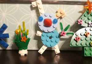 Cztery figurki, ozdoby świąteczne z klocków Lego